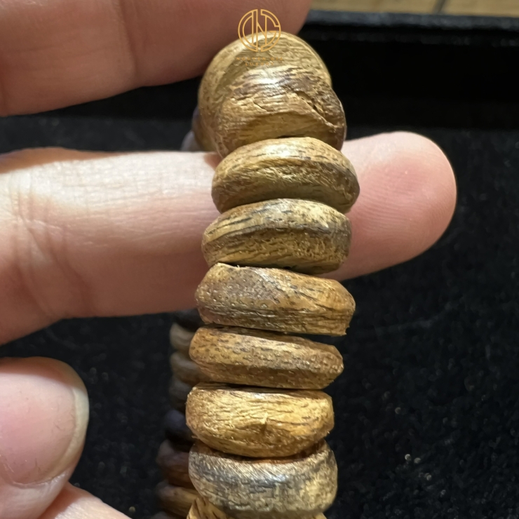 VÒNG TRẦM NÚT TỰ NHIÊN - MÃ 3