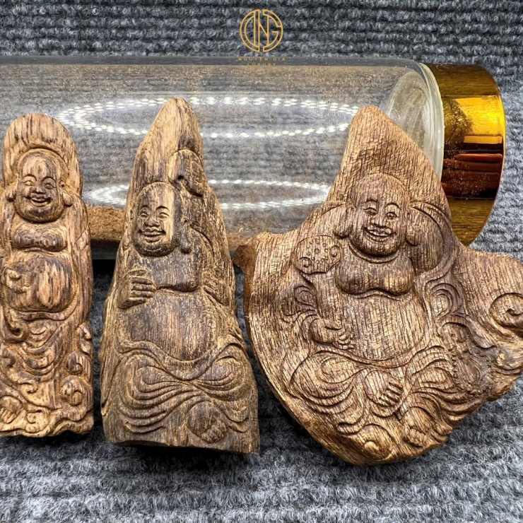 MẶT DI LẠC ĐỤC TAY