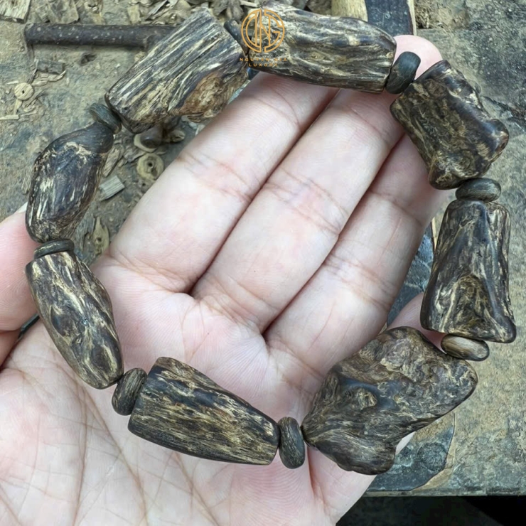VÒNG TRẦM THÔ NU ĂN BÔNG - MALAI